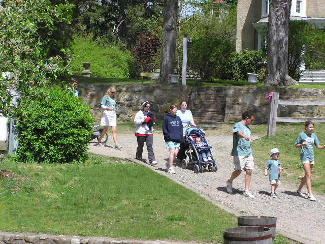 06photos28.jpg - 80768 Bytes