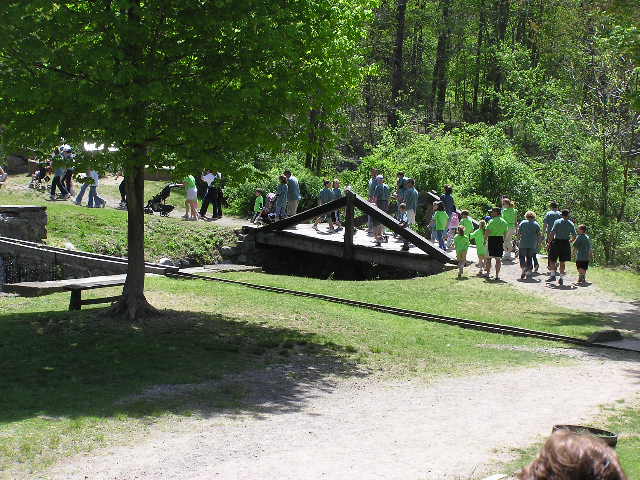 06photos37.jpg - 81086 Bytes